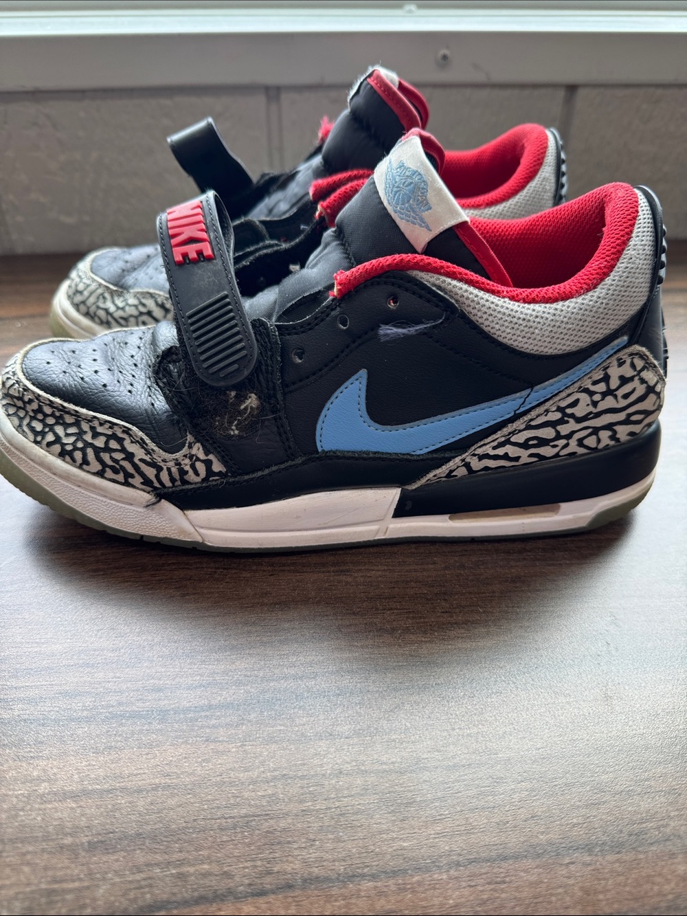 Jordan Legacy 312 Low Black Valor Blue Boys Youth size 7 Y in used condition
